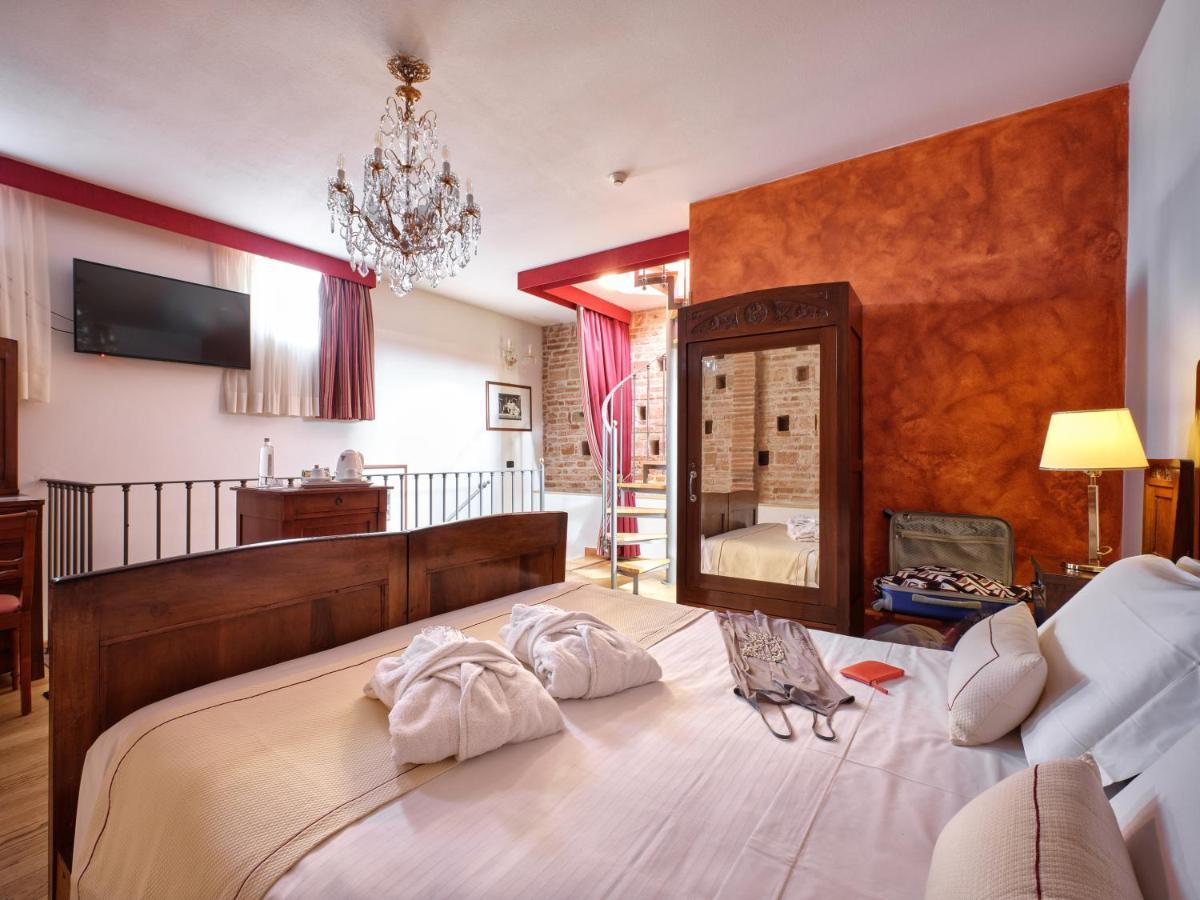 Hotel Villa Malaspina Кастел д'Ацано Екстериор снимка