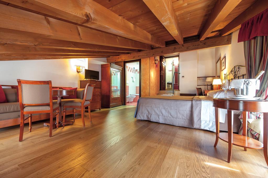 Hotel Villa Malaspina Кастел д'Ацано Екстериор снимка
