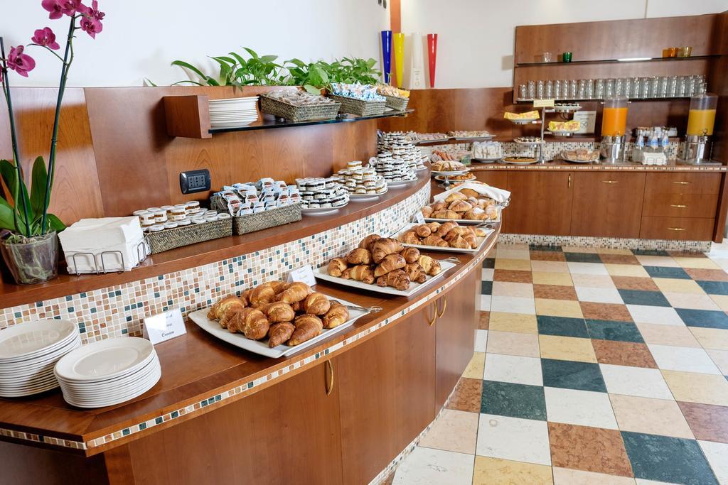 Hotel Villa Malaspina Кастел д'Ацано Екстериор снимка