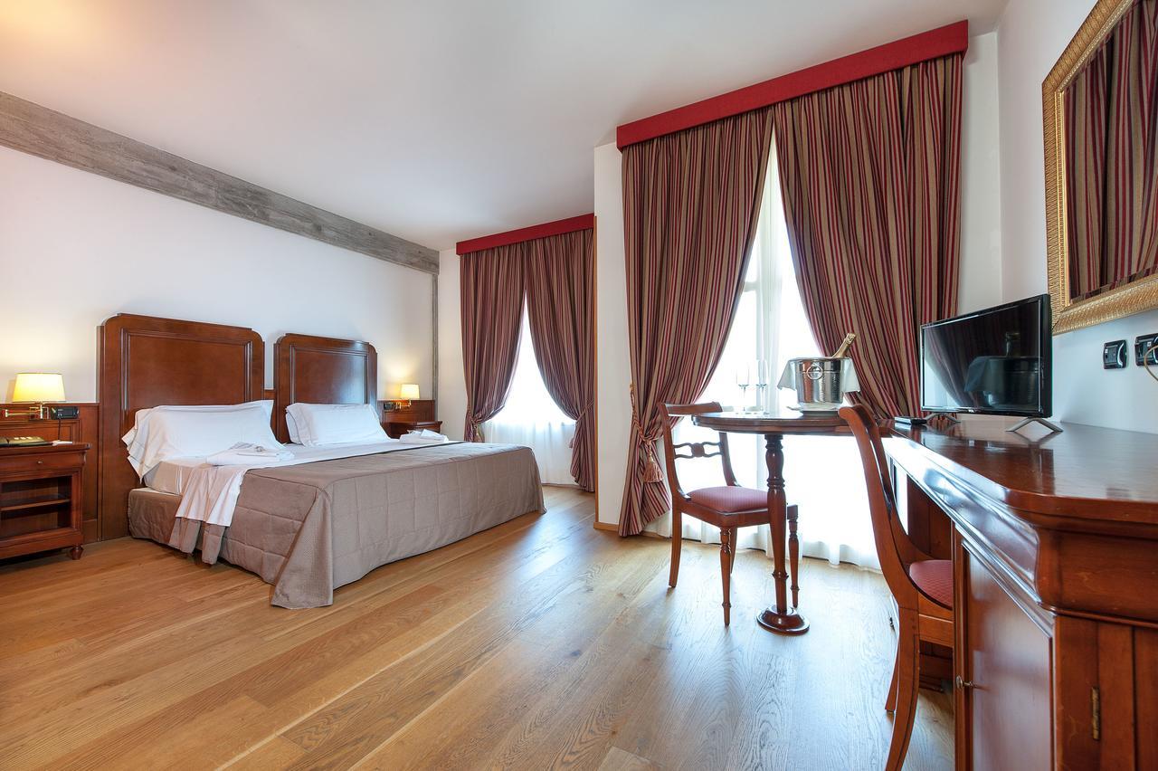 Hotel Villa Malaspina Кастел д'Ацано Екстериор снимка